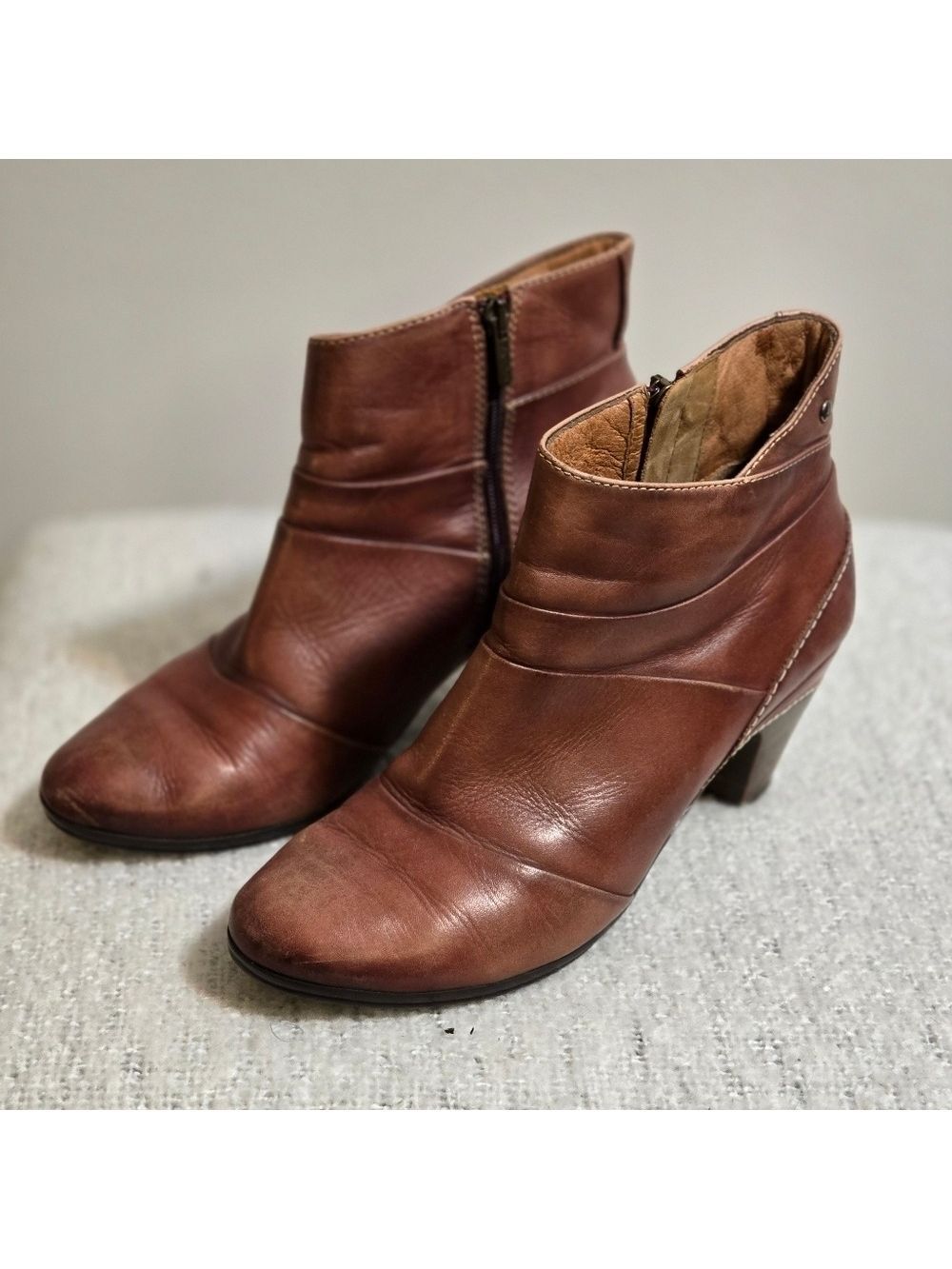 Pikolinos leather ankle boots color tan size 40